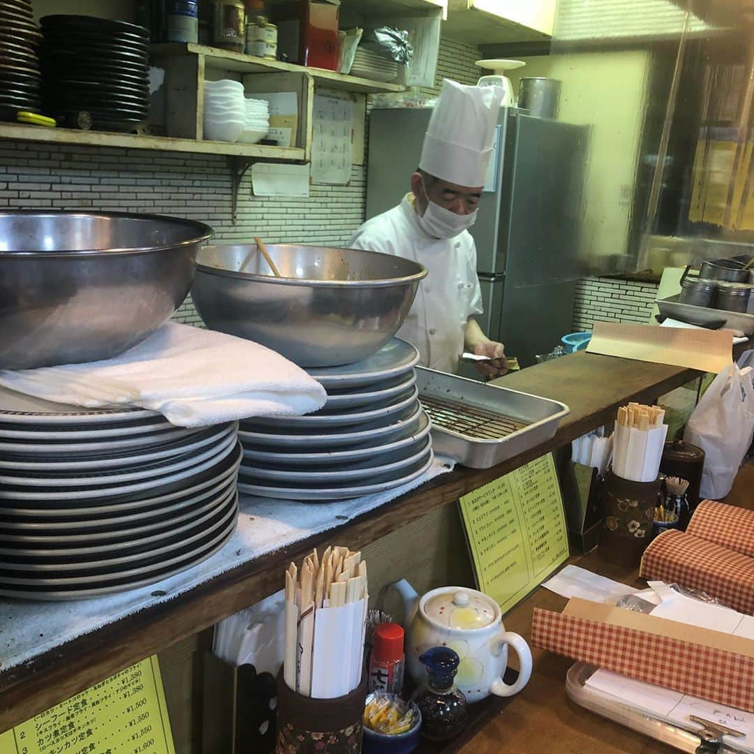 ヨネスケさんのインスタグラム写真 - (ヨネスケInstagram)「一口カツ。若松河田「かどや」焼きなす、ぬかみそ漬け、ご飯、味噌汁。全て旨い！国際医療研究センターの近く。#かどや #若松河田#一口カツ#新宿#ナス焼き」8月28日 3時40分 - yonesuke5656