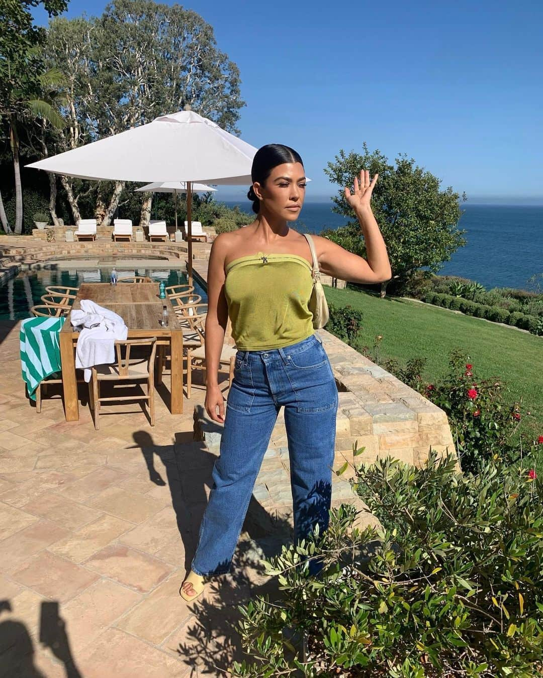 コートニー・カーダシアンさんのインスタグラム写真 - (コートニー・カーダシアンInstagram)「mom dot com」8月28日 3時43分 - kourtneykardash