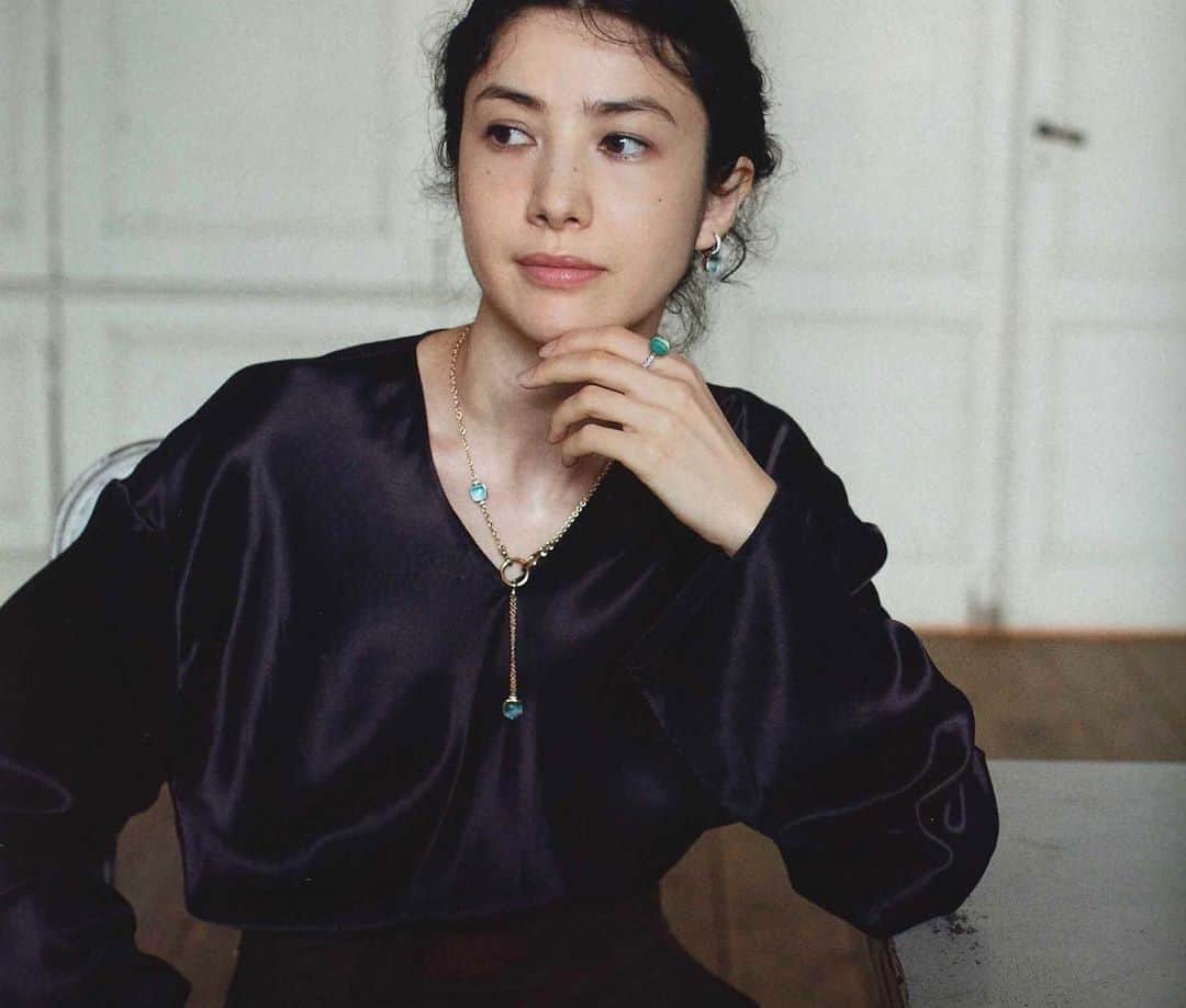 のインスタグラム：「@nana_eikura in @ninaricci   #beautiful #actress  #ninaricci   #榮倉奈々 さん #ニナリッチ   シンプルで美しい。  ミセス 2020年 10月号 @mrs._magazine   @iza_official  #izastagram」