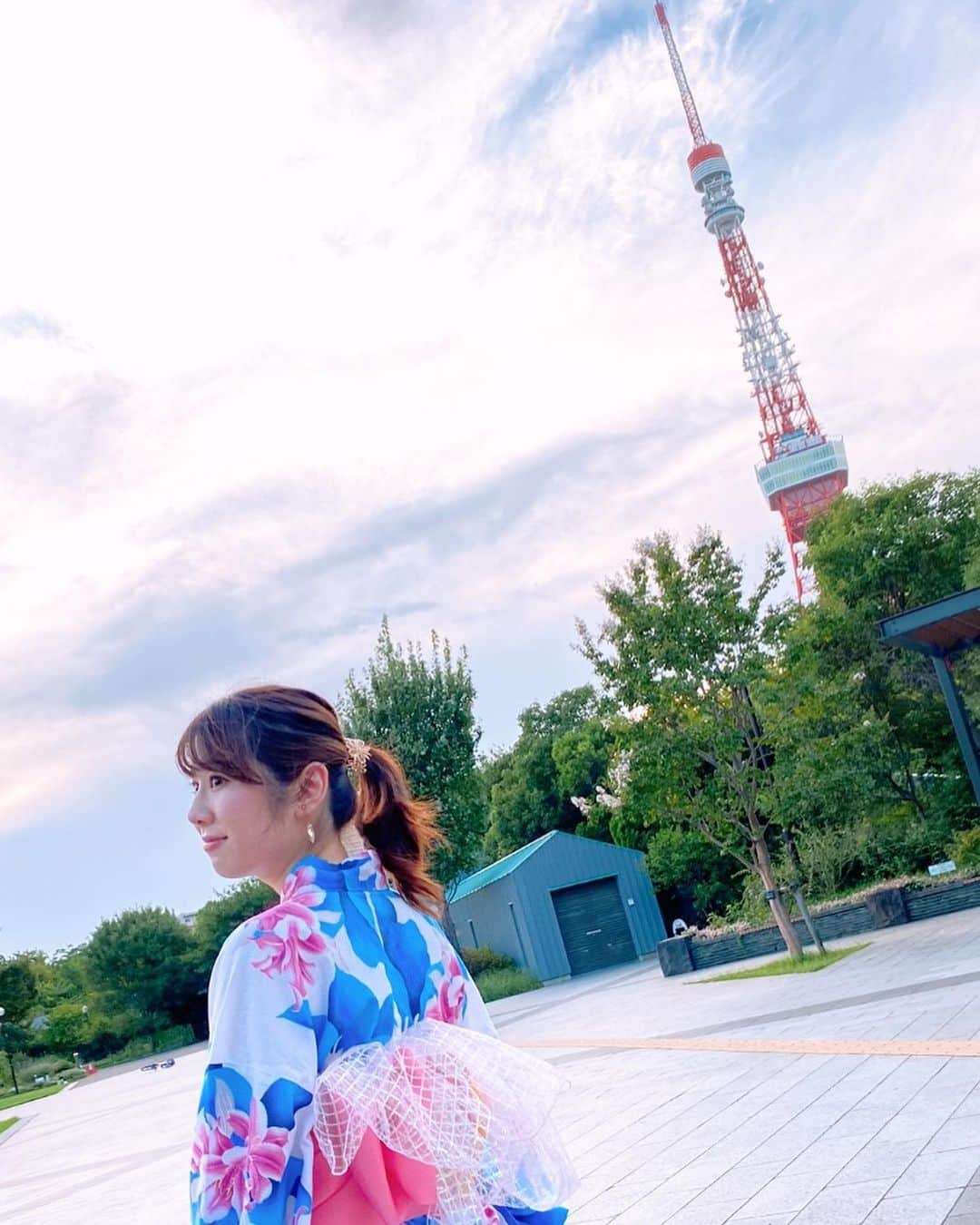 のインスタグラム：「先日の写真📸 浴衣を着て東京タワー周辺を散歩してきました。もう九月ですが、今年唯一できた夏らしいこと🎐☀️ 撮影のときのみ、マスクを外しています🍀 🍀 🍀 🍀 #東京タワー #tokyotower #プリンスパークタワー東京 #芝公園 #浴衣 #散歩」