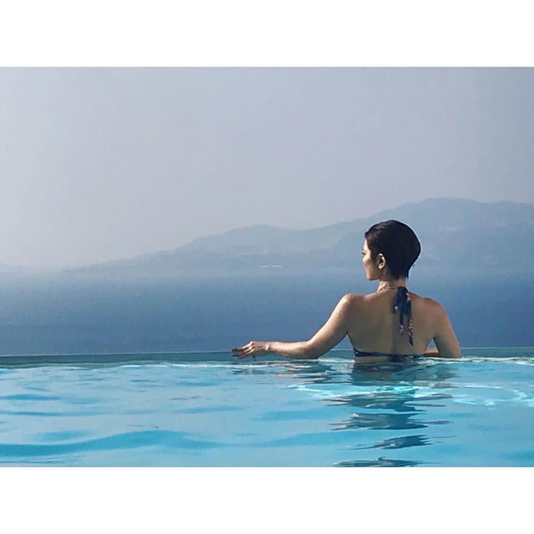 金城優華のインスタグラム：「明日の『ウィン♪ウィン♪』﻿ 私の担当コーナー :ホテルセレクションは﻿ 『Okinawa Spa Resort EXES』﻿ 東シナ海とやんばるの豊かな森に包まれたラグジュアリーリゾートをご紹介いたします!!﻿ ﻿ ﻿ 私が欲しいくらい豪華プレゼントも♡﻿ ﻿ グルメナビも必見!!!!  #ウィン♪ウィン﻿ 毎週土曜日10:25~放送中﻿ ウィン♪ウィン ♪みんな観てね~!!﻿ ﻿ ﻿ #otv  #relux  #okinawa  #resort  #リゾート  #沖繩」