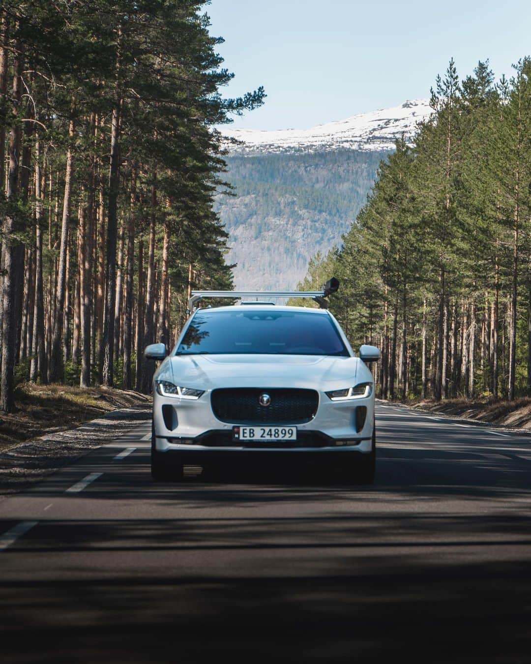 Jaguarさんのインスタグラム写真 - (JaguarInstagram)「Lead the all-electric way. 📷:@IamNordic  #Jaguar #IPACE #Electric #EV #Premium #Luxury #Performance #SUV #AWD #ElectricCars #CarsofInstagram #Norway」9月11日 22時08分 - jaguar