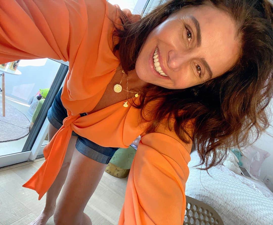 Giovanna Antonelliのインスタグラム：「Adoro jeans pra combinar com cores e vcs? 🌈」