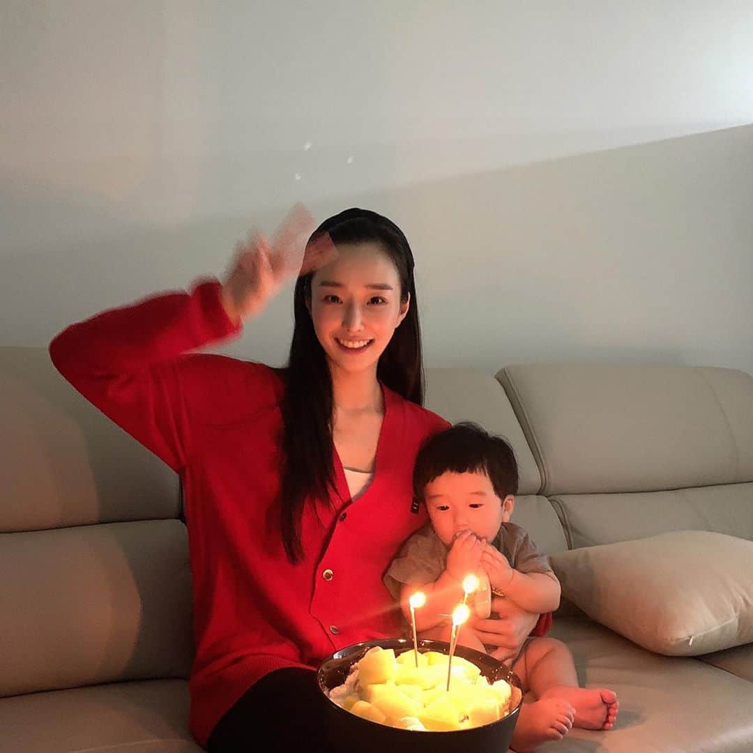 ムン・イェウォンのインスタグラム：「🙏 축하해주셔서 감사합니다 🙏」