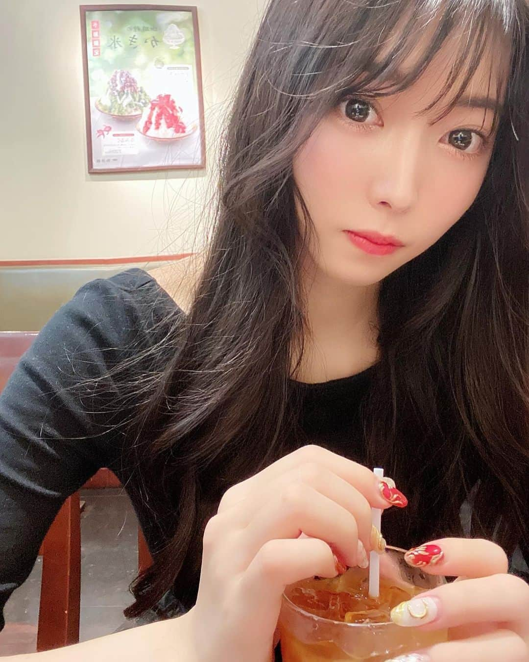 橘穂奈美さんのインスタグラム写真 - (橘穂奈美Instagram)「カフェで休憩したとき☕️ 甘くない飲み物が好きです。 . . . . . . . . . . . . . . . #東京カフェ #東京カフェ部 #셀카스타그램 #셀피그램 #메이크업 #얼스타그램 #오늘의훈녀 #카페투어 #카페스타그램 #카페 #도쿄카페 #트립 #여친룩 #旅遊攝影 #人像摄影 #粉我 #萌 #互赞 #咖琲 #selfie #selstagram #japanesegirl #tokyocafe #kirakira #女子大生 #女子大生の日常 #巻き髪 #ヨシンモリ #韓国ヘア #ツヤ肌」9月11日 22時21分 - t_h_p_c_y