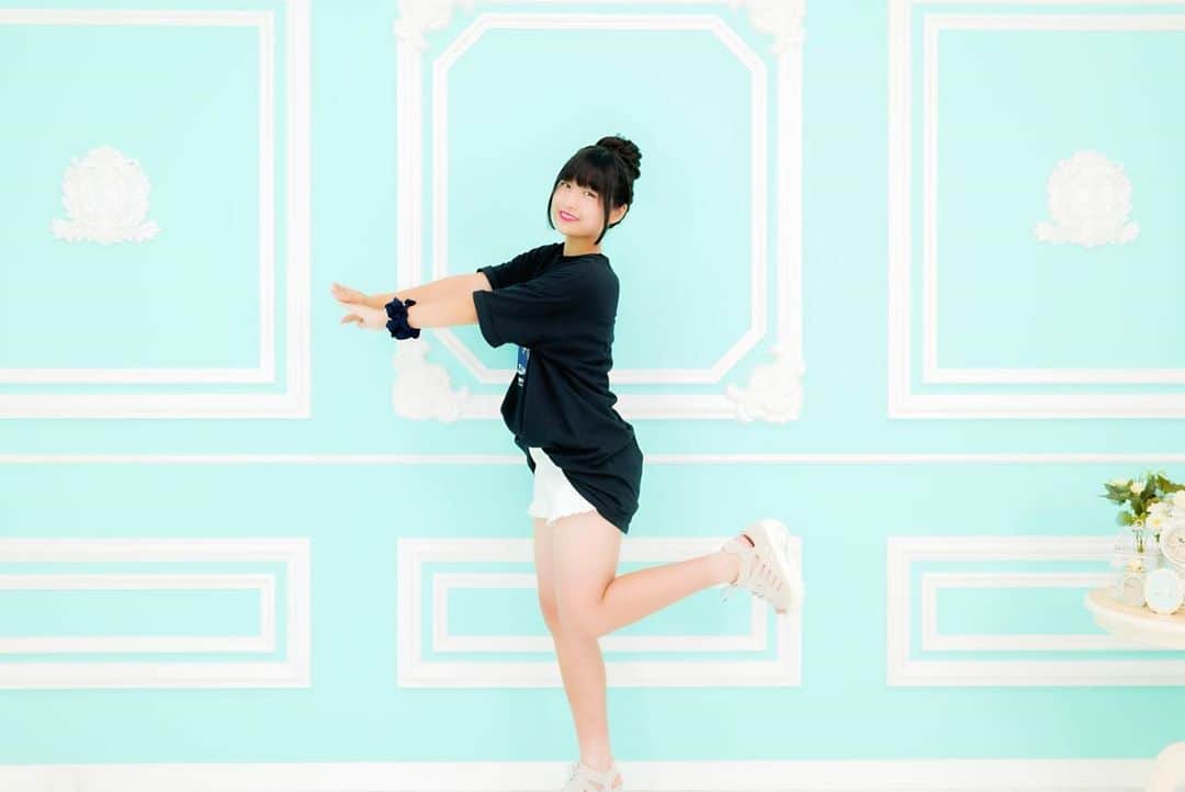 りりりのインスタグラム：「明日は体育大会頑張ります‼️🏃‍♂️ じぶんはリレー2つ出ます🏃‍♀️🏃‍♀️ 頑張るぞっっっ💪💪💪  今日あがったマリドリもたくさん見てね🏖💕  ▽撮影▽ スーさん @gakkosound  ありがとうございました☺️ ・ ・ ・ #りりり #室内プール #デート #という設定 #夏 #明日は #体育大会 #中学校ラスト  #頑張ります」