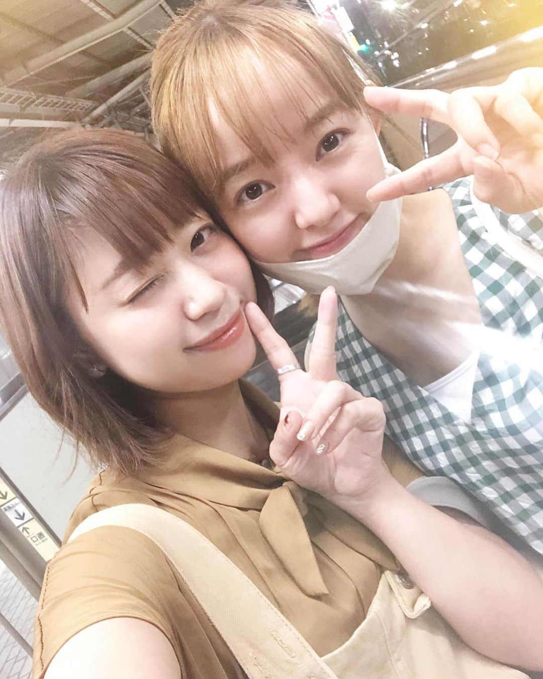 渡辺梨夏子のインスタグラム：「SUMMER MOOD全開な、あの子と会えた日のこと🌺ハイトーン姿は見たことなかったけど、めちゃくちゃ似合ってて可愛かったんだな〜✨💁‍♀️  @miyu_yagyu   #あの日#めも #夏の思い出 #記憶の記録」