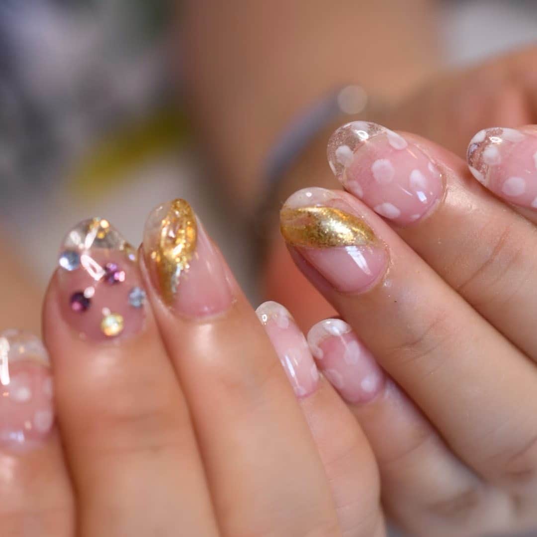 Yuka Maeda ::manicurelistのインスタグラム：「. . Salon data▼ ＝＝＝＝＝＝＝＝＝＝＝＝＝＝＝＝＝＝＝＝ . CADENAS -nail eyelash salon- ●Nail artist  @yuka.maeda  @yuki_cadenas ●eyelash　@cadenaseyelash  ゲストに愛と感動を…♡ . 【 LINE ＠cadenas 】 ご予約/お問い合わせはLINEよりお気軽に🤲 ▶︎▶︎#cadenasnail デザインアップしてます♡  price…★⭐︎Instagram特別キャンペーン中⭐︎★ . 「インスタ見たよ👀」と LINEからご予約で特別プライス7500円！！ . ※ご新規様限定 ※キャラクターや特殊なエレメント等のみ 別途料金いただく場合ございます🙇🏻‍♀️ . . price…初回8000円（オフ込み） access…大阪市北区堂山町16-1  中崎町駅  徒歩5分 /  梅田駅  徒歩6分 . tel… 06-4792-8617 ＝＝＝＝＝＝＝＝＝＝＝＝＝＝＝＝＝＝＝＝ . . .  #中崎町ネイルサロン #梅田ネイルサロン #大阪ネイルサロン #関西ネイルサロン #インスタネイル #instanails #instanail #トレンドネイル #ネイルサンプル #クリアネイルデザイン  #ネイルブック #オレンジネイル #ネイルチェンジ #今月のネイル #にゅーねいる #夏ネイル #ミラーネイル  #ネイル大好き #金具ネイル #ネイル部 #女子力向上委員会 #女子力 #女子力ネイル #アートネイル #ドットネイル #ニューネイル  #ナノソル #ナノソルcc  #ナノソル販売店大阪」