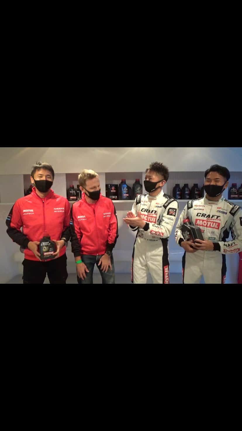 のインスタグラム：「. SUPER GT 2020 Round4 予選を明日に控えたNISMOドライバー達から今回の意気込みを語ってもらいました。 今回もいい雰囲気なので前回同様の勢いでお願いします‼︎ . 23号車 MOTUL AUTECH GT-R ドライバー 松田 次生選手(@tsugiomatsuda290 ) ロニー クインタレッリ選手(@quintarelli.ronnie ) . 3号車 CRAFTSPORTS MOTUL GT-Rドライバー 平手 晃平選手(@kohei_hirate ) 千代 勝正選手(@chiyokatsumasa ) . 応援よろしくお願いします!!! . ちなみにドライバーが付けてるnismoロゴ入りのこのマスク。 なんとNISSAN ONLINE SHOPで購入可能だそうですよ!! . #motul #motuljapan #MOTULAUTECH #MOTULAUTECHGTR #23号車 #スーパーGT #SuperGT #NISMO #ニスモ #松田次生 選手 #ロニークインタレッリ 選手 #CraftSportsMotul #CraftSportsMotulGTR #NDDPRACINGwithBMAX #3号車 #平手晃平 選手 #千代勝正 選手 #モチュール #poweredbymotul #GTR #NISSANGTR」