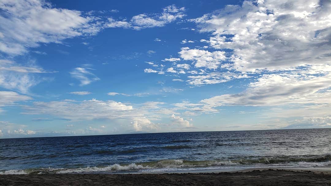 片山美紀さんのインスタグラム写真 - (片山美紀Instagram)「空と海に癒されました😊😊 夏の雲と秋の雲が混在する、ゆきあいの空でした。 #天気#天気予報#気象予報士#お天気#季節#夏#アナウンサー#空#気象キャスター#秋#海#ゆきあいの空」9月11日 22時56分 - mikiktyma_otenkicooking