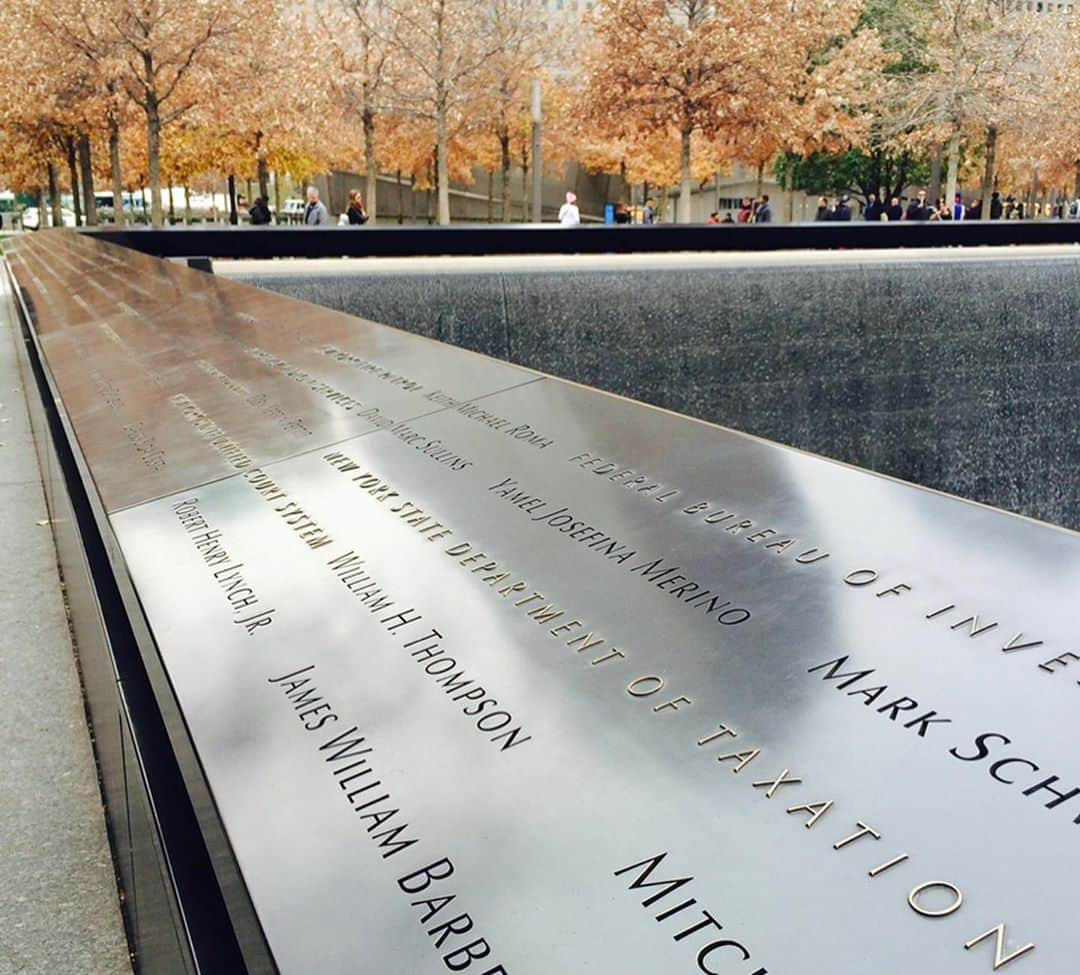 ダンドイ舞莉花さんのインスタグラム写真 - (ダンドイ舞莉花Instagram)「19 years.   Remember 911.   Remember the victims.   Remember the heroes.   Remember and honor.   私の生まれ故郷での悲劇から19年。  19年間たっても癒えない傷を負っているひとがいる。  もう帰ってこない人たち。  立ち向かったヒーローたち。  忘れてはいけない。  #911 #911memorial #19years」9月11日 23時06分 - mdandoy18