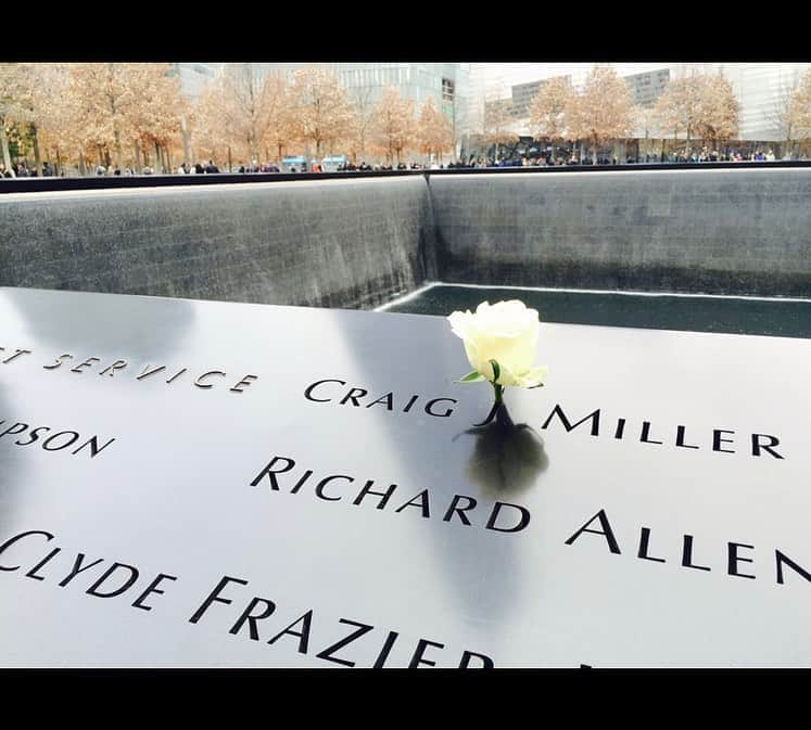 ダンドイ舞莉花のインスタグラム：「19 years.   Remember 911.   Remember the victims.   Remember the heroes.   Remember and honor.   私の生まれ故郷での悲劇から19年。  19年間たっても癒えない傷を負っているひとがいる。  もう帰ってこない人たち。  立ち向かったヒーローたち。  忘れてはいけない。  #911 #911memorial #19years」