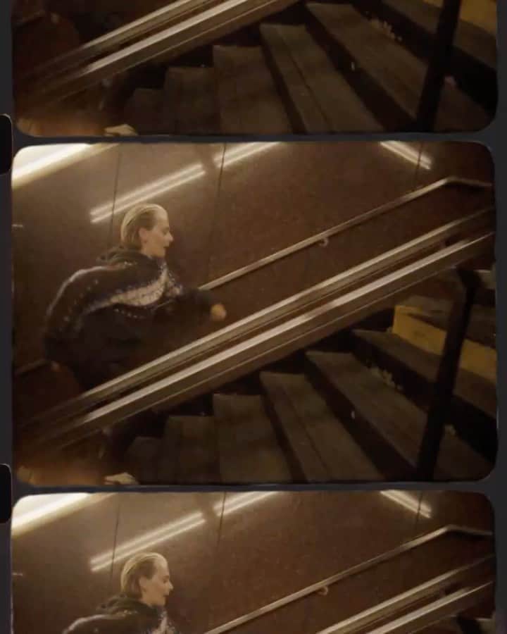 ラグ&ボーンのインスタグラム：「Don’t be fooled by the youthful veneer. She has big dreams, big plans. Eyes to match. She’s figuring it all out. And the social following? They’re along for the ride. We are too. Tirelessly, effortlessly New York cool.」