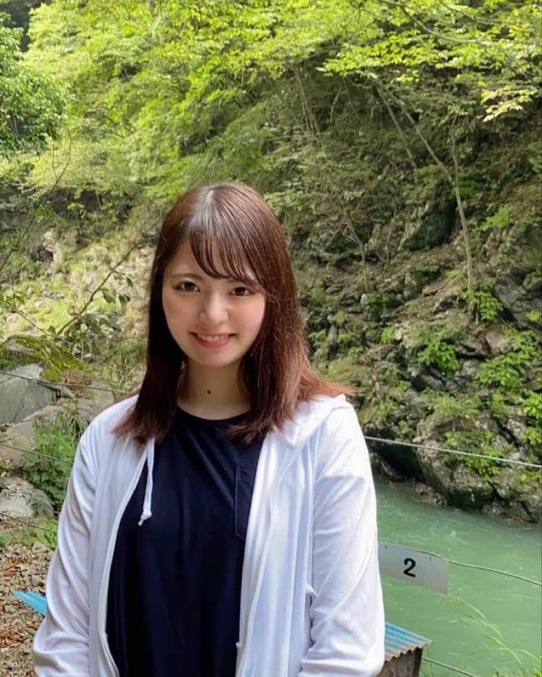 林桃絢美のインスタグラム：「・ こんばんは！ 少し前に高校の同級生とBBQをしました！✨ 山奥だったので空気がとても綺麗で気持ちよかったです！ 今年は夏らしいこと何もできないかなぁと思っていたのでとっても嬉しかったです😊 ・ 本日も #もなポチ していただけたらとっても嬉しいです🎀 ・ ・ #日本女子大学コンテスト　#日本女子大学　#ミスコンテスト #BBQ #バーベキュー　#奥多摩　#山　#川　#自然　 #被写体モデル #被写体さんと繋がりたい #サロンモデル #サロンモデル希望 　#東京美容院」