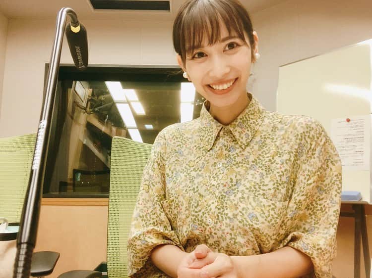 佐藤千晶のインスタグラム：「今週もお聴きいただきありがとうございました！放送後の空がきれいだったなあ😊  #走れ歌謡曲 #joqr #文化放送 #目線が合ってないね😂 #朝空 #早朝5時 #佐藤千晶 #ラジオ #radio」