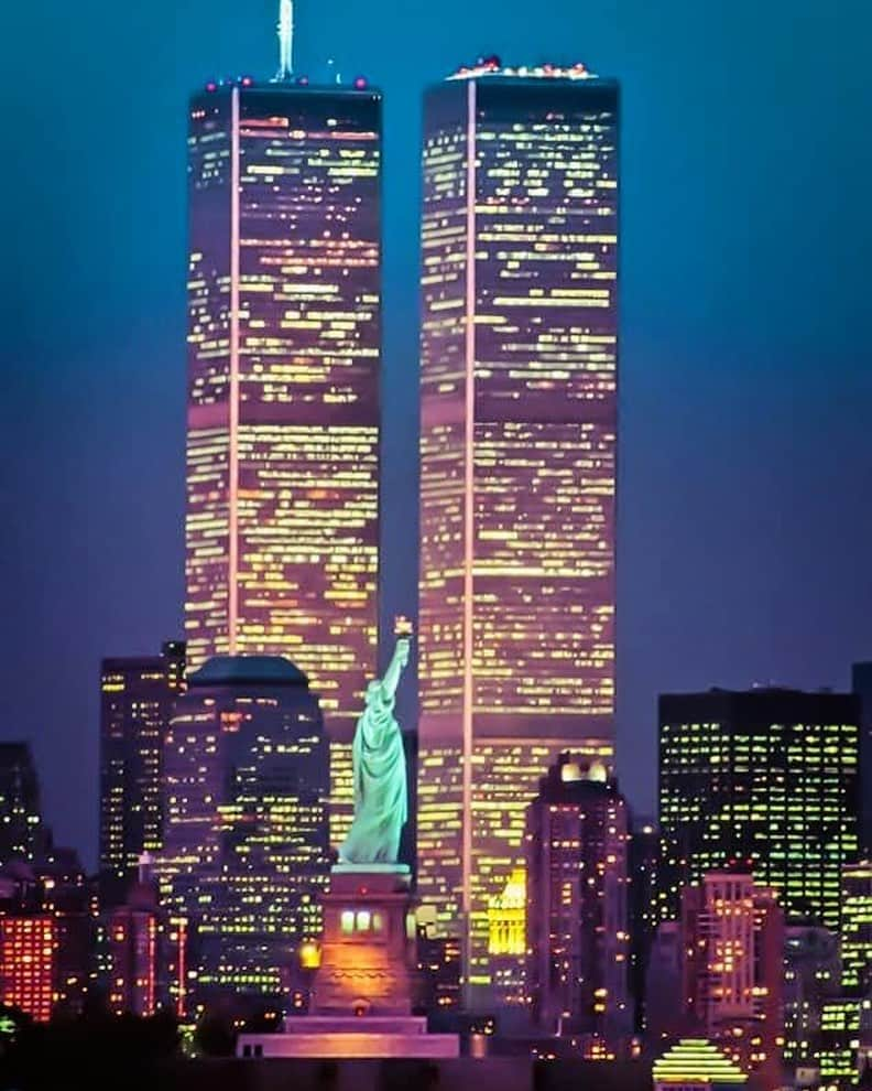 ティモウェイランドさんのインスタグラム写真 - (ティモウェイランドInstagram)「🗽Windows on the World... 2,977 souls gone from this day in 2001 and countless more since. We will never forget and stand strong as a city in a country we don’t always like or agree with, but it’s a country we love. ❤️🇺🇸 thank you for this visual & prose @lisoos ✊🏼 #911 #911memorial #neverforget #nystrong #whatisrememberedlives」9月11日 23時05分 - timoweiland