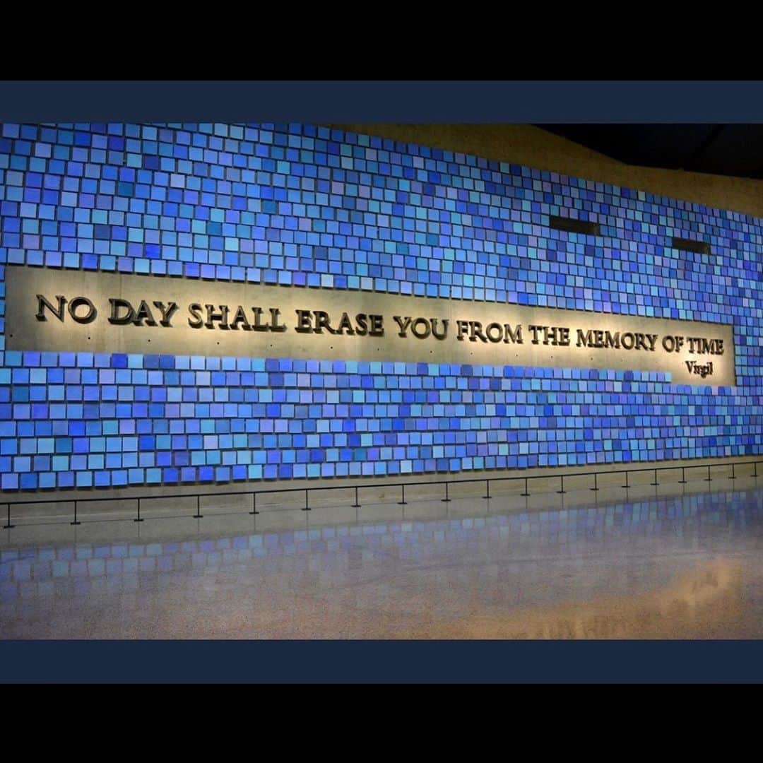 マーリー・マトリンさんのインスタグラム写真 - (マーリー・マトリンInstagram)「Remembering those who perished on 9-11-01 and all the first responders who went in, and people who worked there, visitors and many others who have perished since. “No day shall erase you from the memory of time”. #9-11-01 #heroes #neverforget #newyork #wtcmemorial 🙏」9月11日 23時07分 - themarleematlin