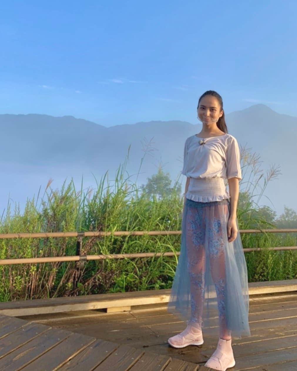 芥川舞子のインスタグラム：「本日放送の「絶景！ヨガの旅」(BS-TBS)をご覧頂いた皆様、ありがとうございました。 . たくさんの方々が関わって丁寧に制作されていく過程を見てきたので、こうして無事に放送される日を迎えられたこと、大変嬉しく思っています。 . この番組を通して、 外出自粛が続く中で少しでも旅行に行った気分を味わって頂けたり、 少しでも身体と心を整える方法を取り入れてみようと思って頂けたり、 何より少しでもヨガに興味を持って頂けたなら幸いです。 . いつでも誰でもどこでも出来るヨガを、BS-TBS公式YouTubeチャンネルにて引き続き配信中です。 (@maiko.akutagawa プロフィールリンク先より観られます) . ぜひお家でも絶景ヨガにトライしてみてください。 . また、番組公式HPではご意見・ご感想も募集しております。 https://www.bs-tbs.co.jp/inquiry/?id=4790 よろしければこちらへ、皆様のお声をお聞かせ頂けたらと思います。  絶景ヨガ、今後とも引き続き、よろしくお願い致します！ . . . #絶景ヨガ #芥川舞子」