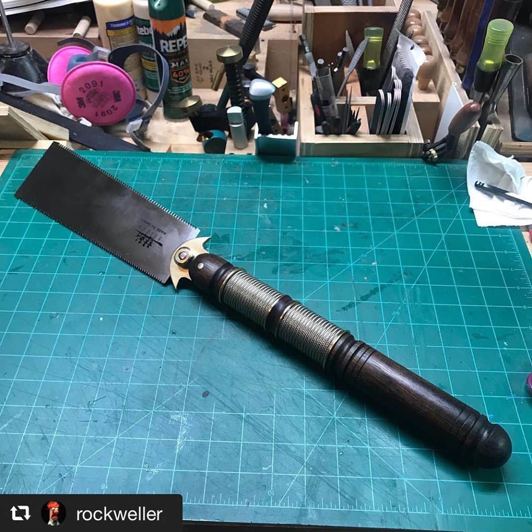 SUIZAN JAPANさんのインスタグラム写真 - (SUIZAN JAPANInstagram)「Amazing!!🤩﻿ ﻿ #repost📸 @rockweller﻿ The finished saw — which photographs so much darker than in real life for some reason? Extra for the sole purpose of being extra. The blade is a @suizan_japan ryoba, and the main handle is walnut with a padauk stripe. The wire sections are two pairs of twisted steel strands and one brass for accent, and the middle wooden ring is jatoba. All of the brass on this project is hand-formed, including the nut for the saw blade. The screw itself is harbor freight garbage that I polished, because I couldn’t get out to find something nicer, haha. •﻿ •﻿ •﻿ #handtool #handmade #wood #woodworking #tool #toolmaking #saw #japanesesaw #ryoba #walnut #padauk #jatoba #brass #metal #metalworking #badphotography﻿ ﻿ #suizan #suizanjapan #japanesesaws #japanesetool #japanesetools #craftsman #craftsmanship #handsaw #pullsaw #woodwork #woodworker #woodworkingtools #diy」9月11日 14時23分 - suizan_japan