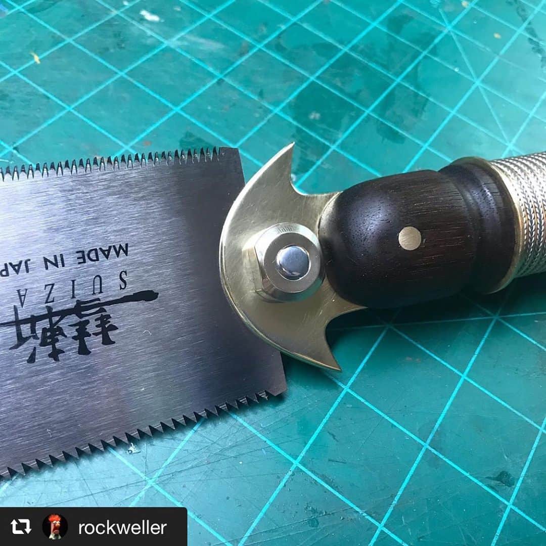 SUIZAN JAPANさんのインスタグラム写真 - (SUIZAN JAPANInstagram)「Amazing!!🤩﻿ ﻿ #repost📸 @rockweller﻿ The finished saw — which photographs so much darker than in real life for some reason? Extra for the sole purpose of being extra. The blade is a @suizan_japan ryoba, and the main handle is walnut with a padauk stripe. The wire sections are two pairs of twisted steel strands and one brass for accent, and the middle wooden ring is jatoba. All of the brass on this project is hand-formed, including the nut for the saw blade. The screw itself is harbor freight garbage that I polished, because I couldn’t get out to find something nicer, haha. •﻿ •﻿ •﻿ #handtool #handmade #wood #woodworking #tool #toolmaking #saw #japanesesaw #ryoba #walnut #padauk #jatoba #brass #metal #metalworking #badphotography﻿ ﻿ #suizan #suizanjapan #japanesesaws #japanesetool #japanesetools #craftsman #craftsmanship #handsaw #pullsaw #woodwork #woodworker #woodworkingtools #diy」9月11日 14時23分 - suizan_japan