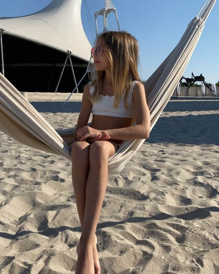 アンナ・ヴァワガさんのインスタグラム動画 - (アンナ・ヴァワガInstagram)「Take me back to the warm weather☀️ ⛱@zcityofficial」9月11日 14時27分 - annapavaga