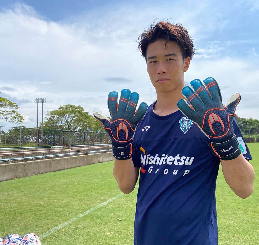 のインスタグラム：「新作GKグローブ👐⚽️ #hosoccer  #japan  #goalkeeper  #yamanoi  #21」