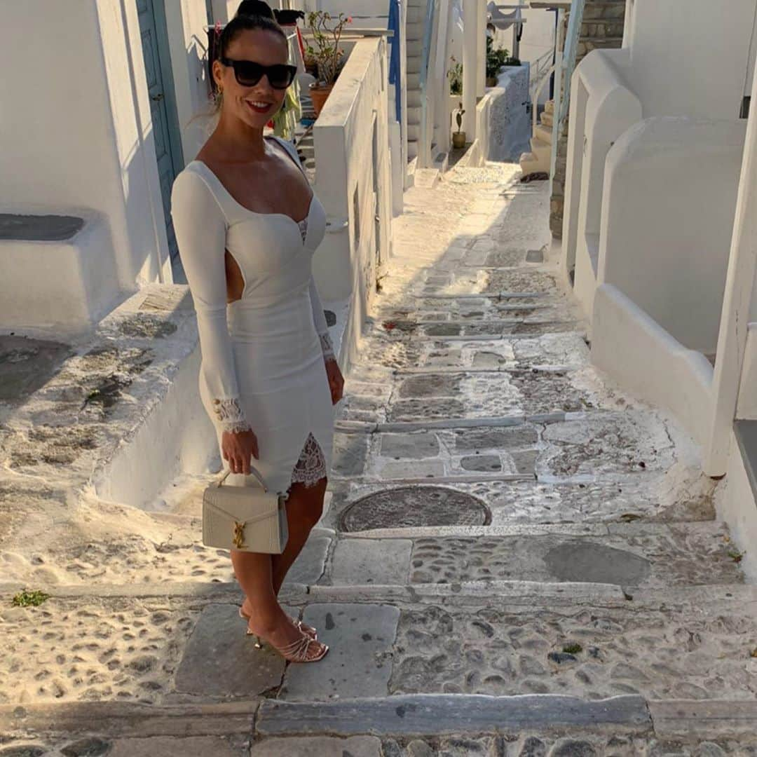 ガブリエル・アドコックさんのインスタグラム写真 - (ガブリエル・アドコックInstagram)「Beautiful turquoise waters idyllic blue & white streets & breathtaking sunsets #mykonos #goodtimes✨💫🥰💙」9月11日 14時36分 - gabbyadcock1