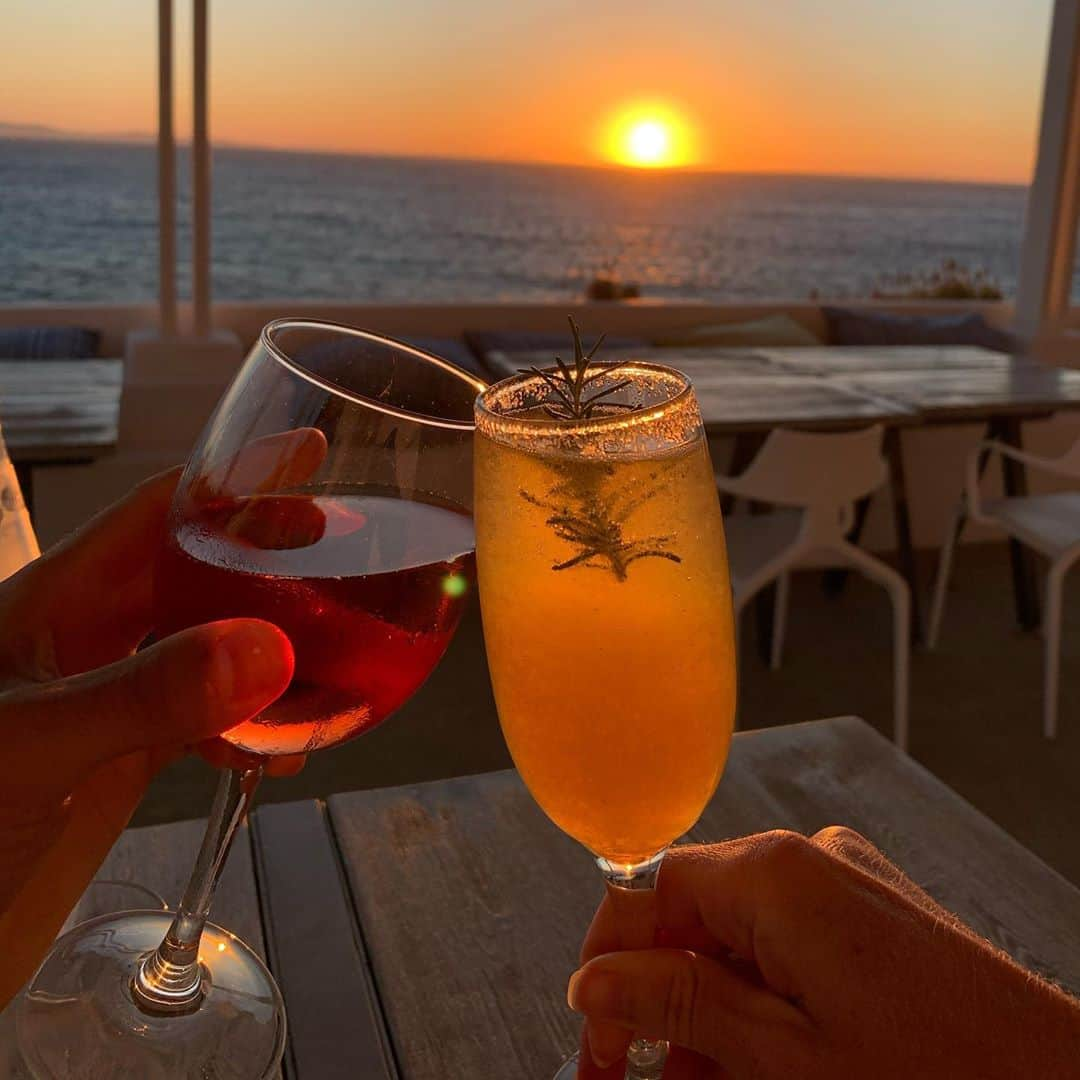 ガブリエル・アドコックさんのインスタグラム写真 - (ガブリエル・アドコックInstagram)「Beautiful turquoise waters idyllic blue & white streets & breathtaking sunsets #mykonos #goodtimes✨💫🥰💙」9月11日 14時36分 - gabbyadcock1