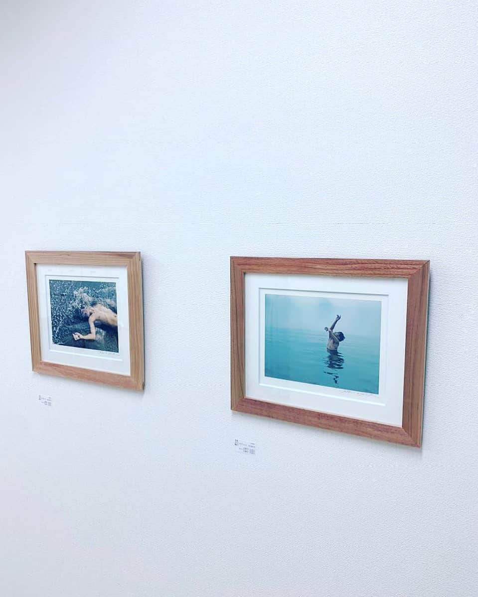 櫻田宗久のインスタグラム：「本日も神保町画廊と路地と人にて展示開催中です。わたしは18時に神保町画廊におります。19時半より新井英樹さんとのトークライブがございます。お待ちしてます⭐️」
