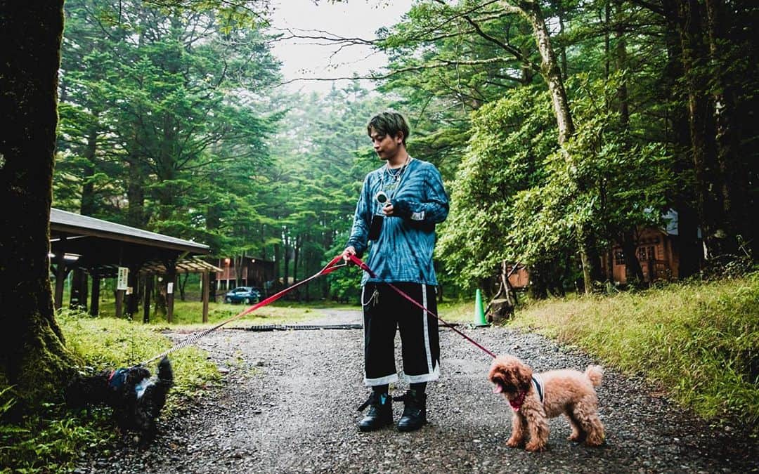山中拓也さんのインスタグラム写真 - (山中拓也Instagram)「犬連れ系男子 photo by @yamada_mphoto」9月11日 14時53分 - oraltakuya