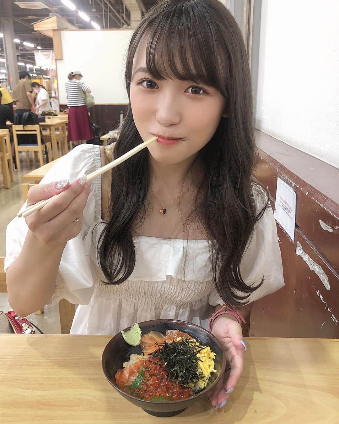 山本瑠香のグルメインスタ