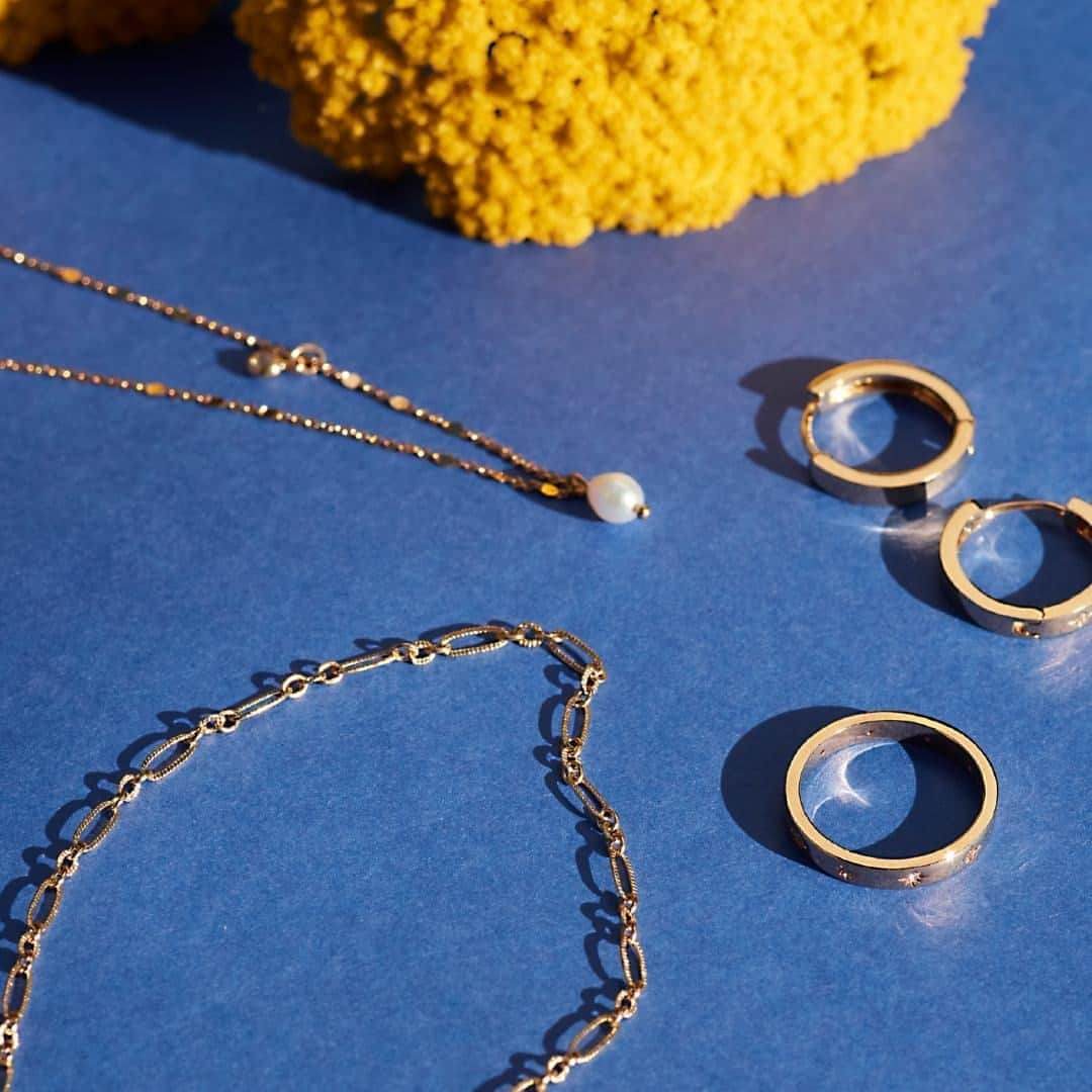 アクセサライズのインスタグラム：「Zoom in 🔍 The details that'll get you through your next call in style  ✨ These are part of our Z for Accessorize collection, gold-plated pieces designed by luxury jewellery designer Zara Simon」