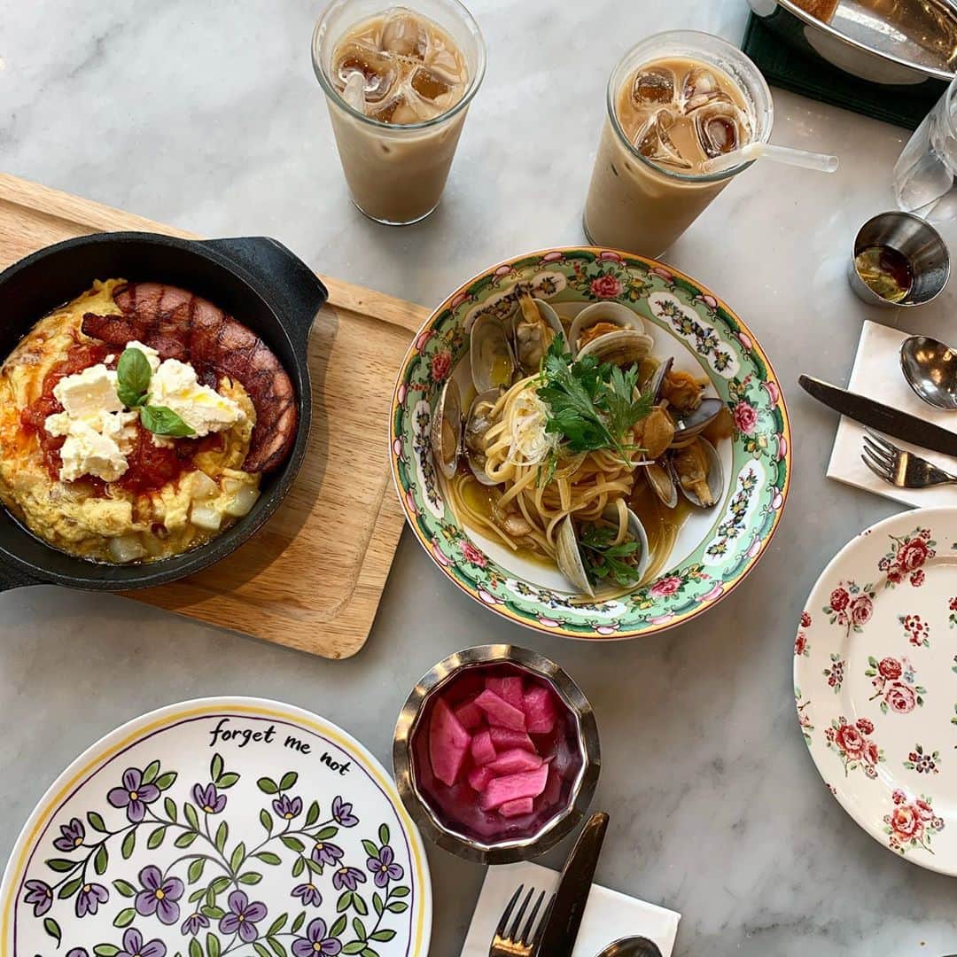 ミンヒ のインスタグラム：「맛있는거 먹고 힐링❤️」