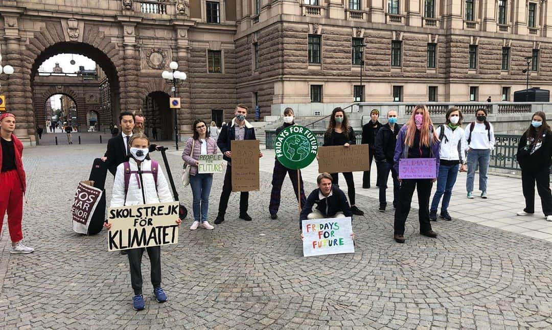 グレタ・トゥーンベリさんのインスタグラム写真 - (グレタ・トゥーンベリInstagram)「School strike week 108. If you strike, remember to keep social distance and follow COVID-19 restrictions. #climatestrike #fridaysforfuture #schoolstrike4climate #flattenthecurve #FaceTheClimateEmergency」9月11日 15時17分 - gretathunberg