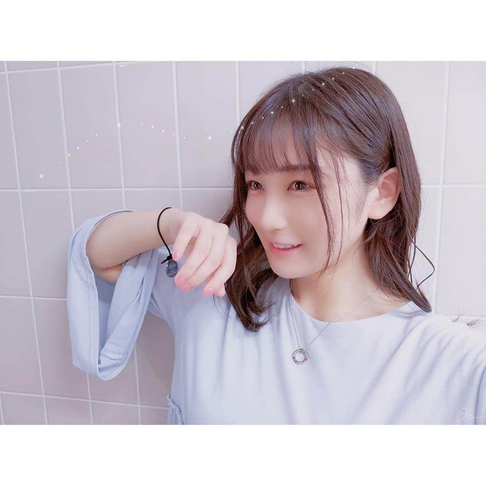 片瀬美月のインスタグラム：「👻👻🎀 * * * おばけ〜 じゃなくて、腕についてるのはコーヒーショップのコイン𖠚ᐝ 5つ集めたら、コーヒー1杯もらえるんだって。 * * I'm a ghost! Not say so, what I wear on my arm is the coin attached a coffee 𖠚ᐝ When I collect 5 coins, I can get a cup of coffee. * * * 𖠚ᐝ #coffee  #ghost  #カフェ  #コーヒーのある暮らし」