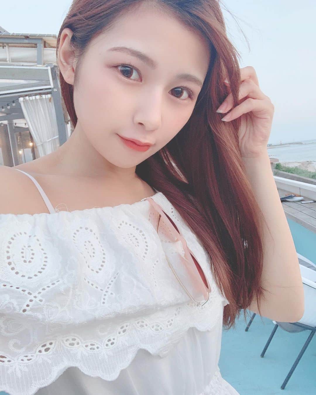 のインスタグラム：「﻿ ﻿ ﻿ 夏ももう、終わりですね👒﻿ ﻿ 皆さんの今年の夏の思い出はなんですか？﻿ ﻿ ﻿ ﻿ ﻿ ﻿ ﻿ ﻿ ﻿ ﻿ ﻿ #夏 #夏の思い出 #夏の終わり #夏休み ﻿ #summer #summervacation #memory ﻿ #かきあげ前髪 #かきあげバング ﻿ #ストレートヘア #ロングヘア ﻿ #自撮り #自撮り部 #自撮り女子 #selfie #selfietime ﻿ #セシルマクビー #cecilmcbee #ワンピース ﻿ #服好きな人と繋がりたい #今日の服装 #服 ﻿ #ootd #ootdfashion #fashion #fashiongram ﻿ #コットン #cotton #白 #white」