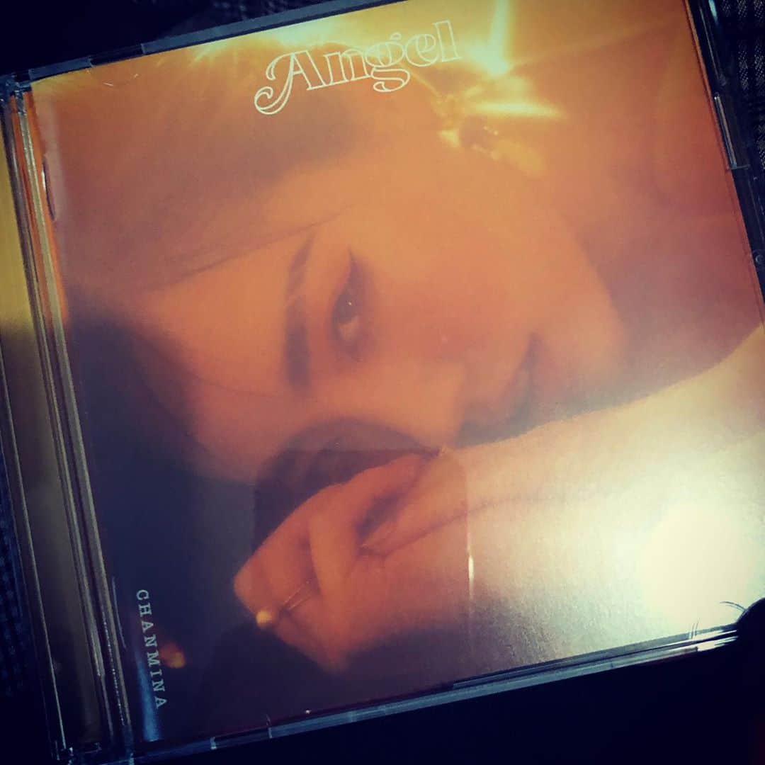 堀正輝のインスタグラム：「ちゃんみなの新譜。どの曲も最高。自分は特典のDVDに収録されてるライブ映像で叩いてます。是非見て欲しい🥁」