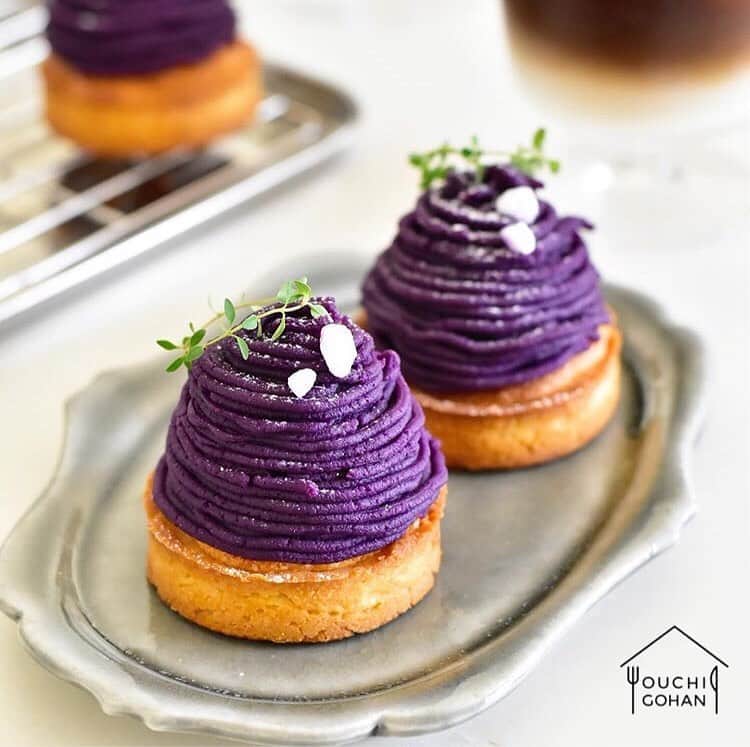 おうちごはん編集部さんのインスタグラム写真 - (おうちごはん編集部Instagram)「【 #おうちごはんLover 】photo by @honeycafe8﻿ きれいな色をした、 @honeycafe8 さんが作った紫芋のモンブランタルト。﻿ ﻿ お菓子づくりが趣味の @honeycafe8 さん。旬の食材を使ったスイーツづくりが得意です。深みのあるお芋の紫が秋🍂🍁を予感させてくれます。﻿ ﻿ 秋の深まりとともに、さつま芋🍠や栗🌰、柿、かぼちゃなどが出てきます。スイーツづくりがますます楽しみですね♬﻿ ------------------﻿ ◆ #おうちごはんLover を付けて投稿するとおうちごはんの記事やこのアカウント、おうちごはん発信のトレンドリリースなどでご紹介させていただくことがございます。スタッフが毎日楽しくチェックしています♪﻿ ﻿ ［staff : たえさん］﻿ ------------------﻿ #おうちごはんlover #おうちごはんラバー #ouchigohanlover #デリスタグラマー #ouchigohan #いつものいただきますを楽しく #おうちカフェ #おうちごはん #lin_stagrammer #foodporn #foodphoto #foodstyling #おうちごはん革命 #おうち時間 #おうちで過ごそう #紫芋 #むらさきいも #さつまいも #秋 #モンブラン #Mont Blanc  #モンブランタルト #今日のおやつ #cake #tart #おうちスイーツ #紫 #purple」9月11日 16時02分 - ouchigohan.jp