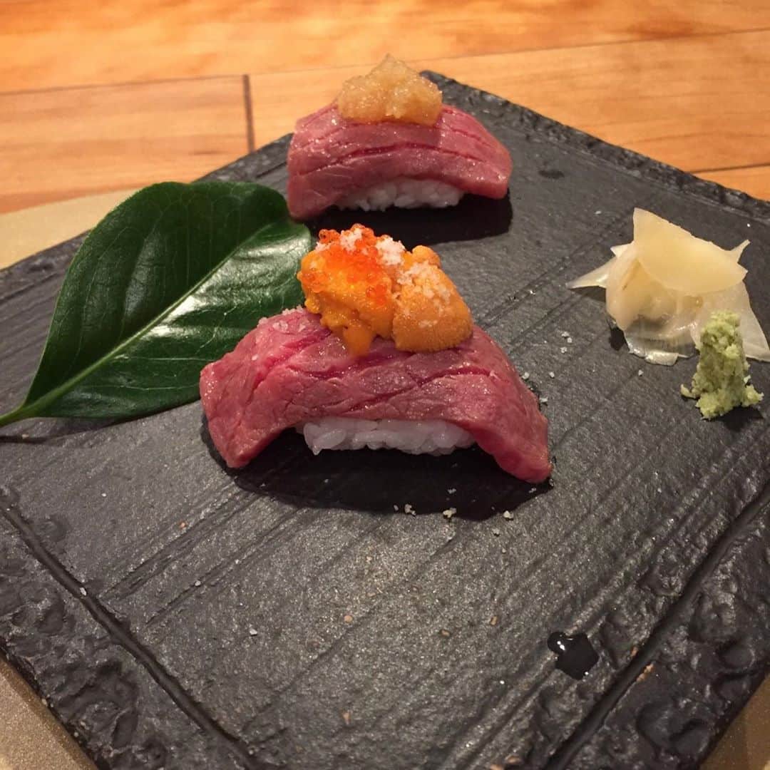 BECOさんのインスタグラム写真 - (BECOInstagram)「. 諸事情により肉炉端beco心斎橋店が9月21日に閉店することが決定致しました😭 . 井出店長の洗練された料理が食べれるのもあと10日です🤤 . ラストスパート走り切ります！！ . #ステーキ食堂beco #肉炉端beco#心斎橋#肉寿司#牛レバー #炉端焼き#肉好き#ればー #落ち着いた空間 #落ち着いた雰囲気 #最高の料理でおもてなし #コロナに負けるな #換気もバッチリ」9月11日 16時02分 - beco_kyobashi