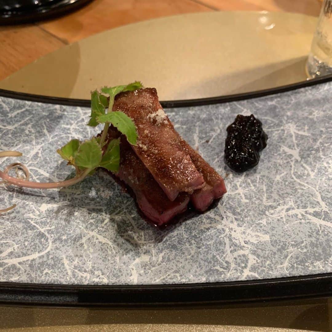 BECOさんのインスタグラム写真 - (BECOInstagram)「. 諸事情により肉炉端beco心斎橋店が9月21日に閉店することが決定致しました😭 . 井出店長の洗練された料理が食べれるのもあと10日です🤤 . ラストスパート走り切ります！！ . #ステーキ食堂beco #肉炉端beco#心斎橋#肉寿司#牛レバー #炉端焼き#肉好き#ればー #落ち着いた空間 #落ち着いた雰囲気 #最高の料理でおもてなし #コロナに負けるな #換気もバッチリ」9月11日 16時02分 - beco_kyobashi