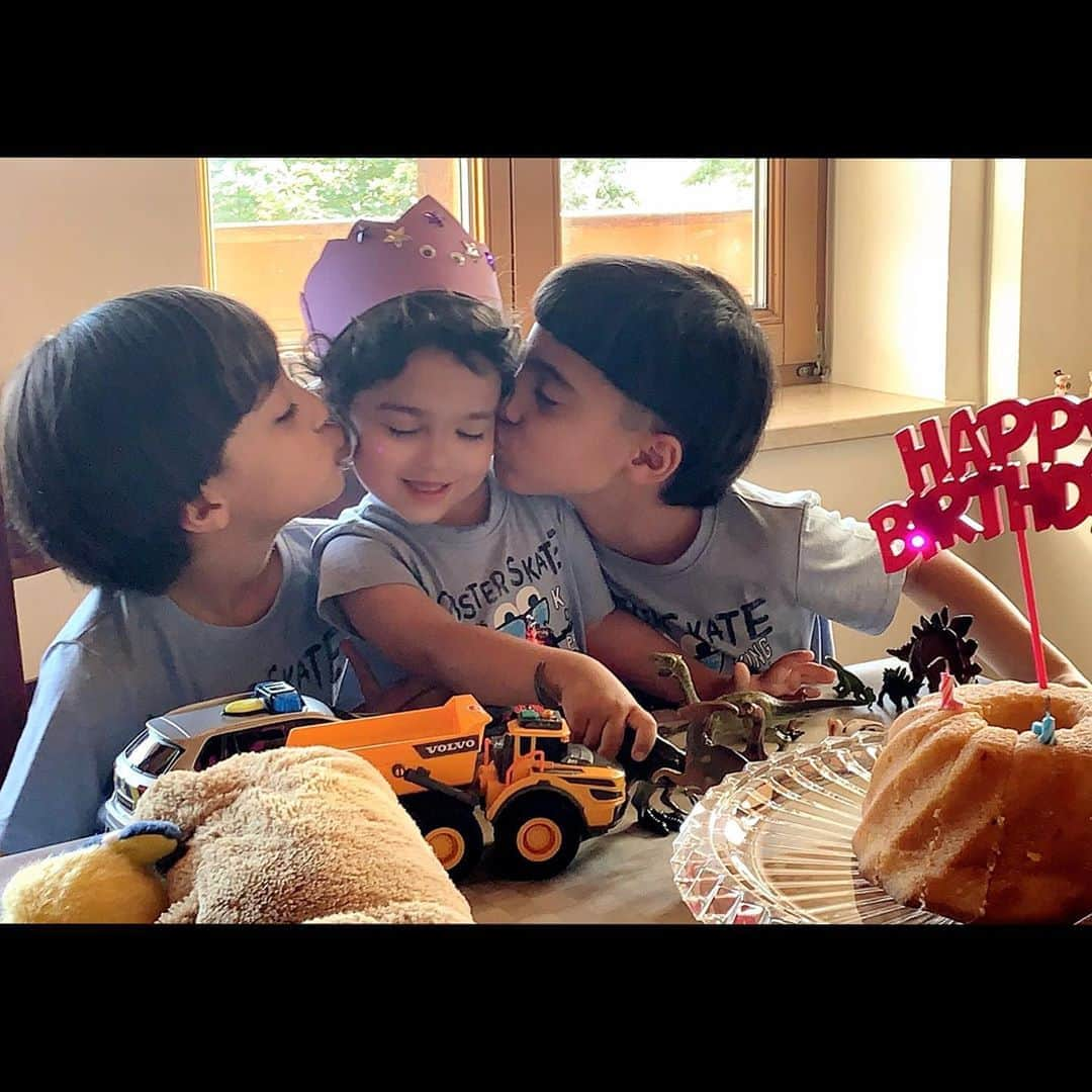 セリーナ・ジェイトリーさんのインスタグラム写真 - (セリーナ・ジェイトリーInstagram)「HAPPY BIRTHDAY ARTHUR!Yesterday our miracle baby @arthurjhaag turned 3. Having survived the loss of his twin and 2 months in an incubator bravely Arthur is an passionate hiker, skier, budding palaeontologist and baby boss. @haag.peter and 1 encourage all parents who have had a preemie baby, they are the strongest and it definitely gets better. We all seek your blessings for @arthurjhaag. @winstonjhaag @viraajjhaag  #twinsplusone #celinajaitly #celina #celinajaitley #momoftwinsplusone #babyno3 #happybirthday #birthdayboy #haagbrothers #austrian #family #arthur #arthurjhaag #love #birthday #bollywood #bollywoodkids #3boys」9月11日 16時16分 - celinajaitlyofficial