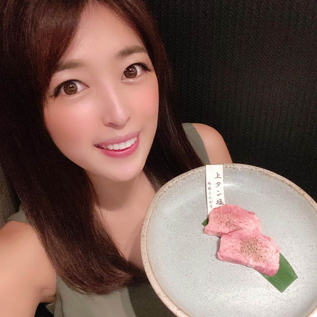 手束真知子さんのインスタグラム写真 - (手束真知子Instagram)「焼肉膳所　龍土町　匠　さんにて  焼肉膳所コースをいただきました💓  こんな美味しいお肉食べたこと無い❗️ってくらい美味しかった(#ﾟﾛﾟ#)✨✨  ひとつひとつすべて丁寧で 焼き加減もわかりやすくて 至れり尽くせり〜♪  六本木通り沿いの綺麗なビルで素敵な時間を過ごせました^ ^  #焼肉膳所龍土町匠 #六本木焼肉 #知床牛 #pr #トリドリベース」9月11日 16時24分 - machikotezuka