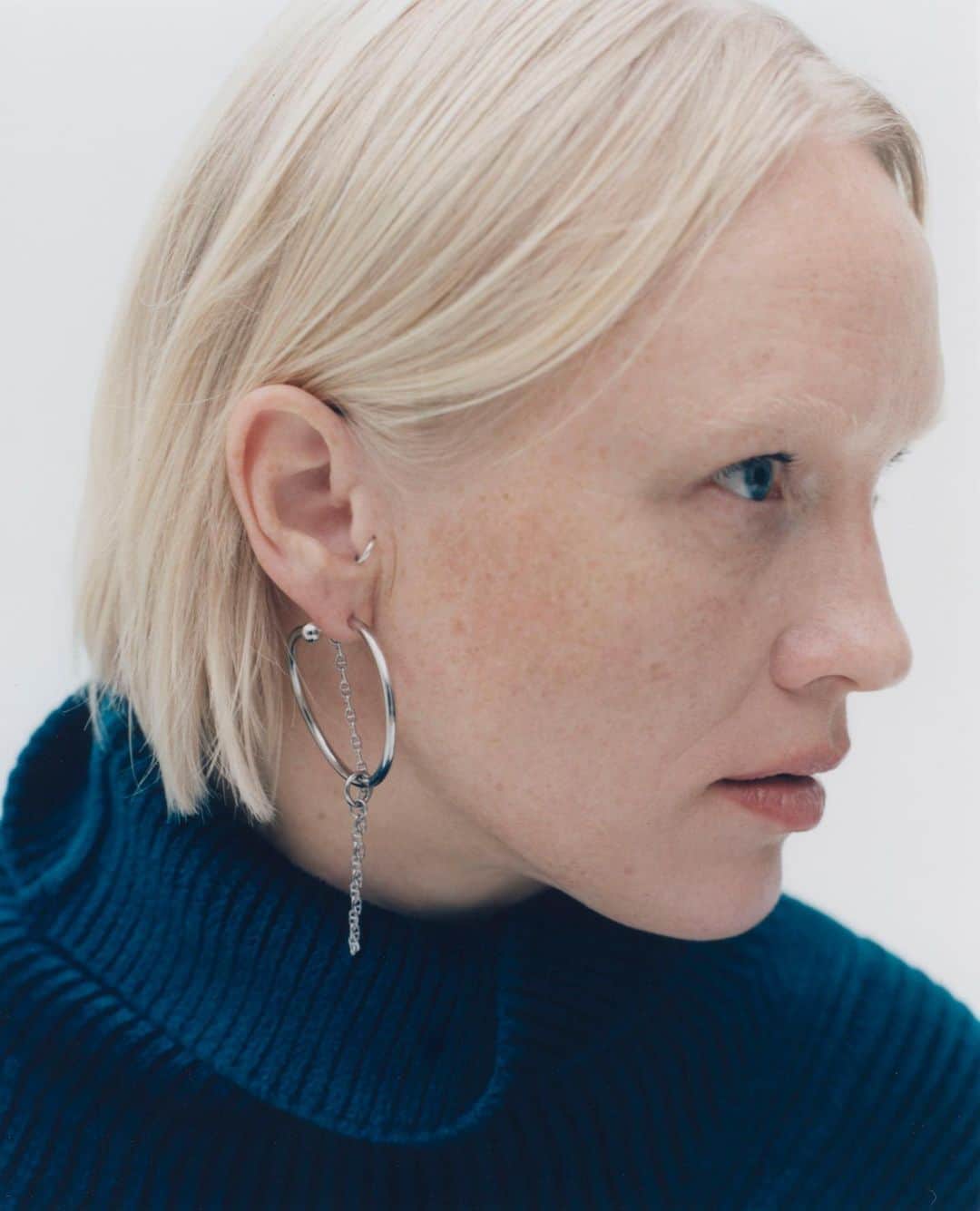 Justine Clenquetさんのインスタグラム写真 - (Justine ClenquetInstagram)「Karin is wearing the 80s-inspired Sukie earrings from the FW20 collection💙 Out now! #justineclenquet #fw20」9月11日 16時18分 - justineclenquet