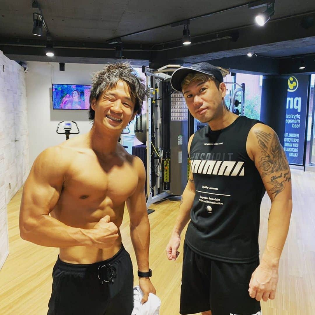 川畑要さんのインスタグラム写真 - (川畑要Instagram)「昨日のトレ💪 最近バタバタすぎて久しぶりのトレになっちゃいました😓 kan君キレてるね〜💪💪💪💪  #川畑要 #chemistry  #singer #pml代官山 #workout  #inspiritjapan」9月11日 16時20分 - kawabata1979