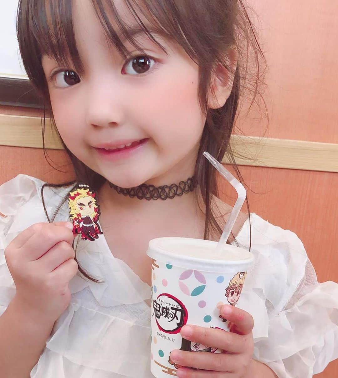 YUAさんのインスタグラム写真 - (YUAInstagram)「鬼滅✨ 今日からくら寿司が鬼滅とコラボ！で行ってきた💦 10回ガチャして3回しか当たらなかった😭 お腹ははちきれそうだけど 全然食べた気しない〜 … … #yua #kidsmodel #鬼滅の刃 #귀멸의칼날 #くら寿司 #くら寿司鬼滅の刃コラボ #japan #데일리그램 #일상 #패션스타그램 #얼스타그램 #육아스타그램 #오오티디 #뷰티스타그램」9月11日 16時30分 - yuagram89