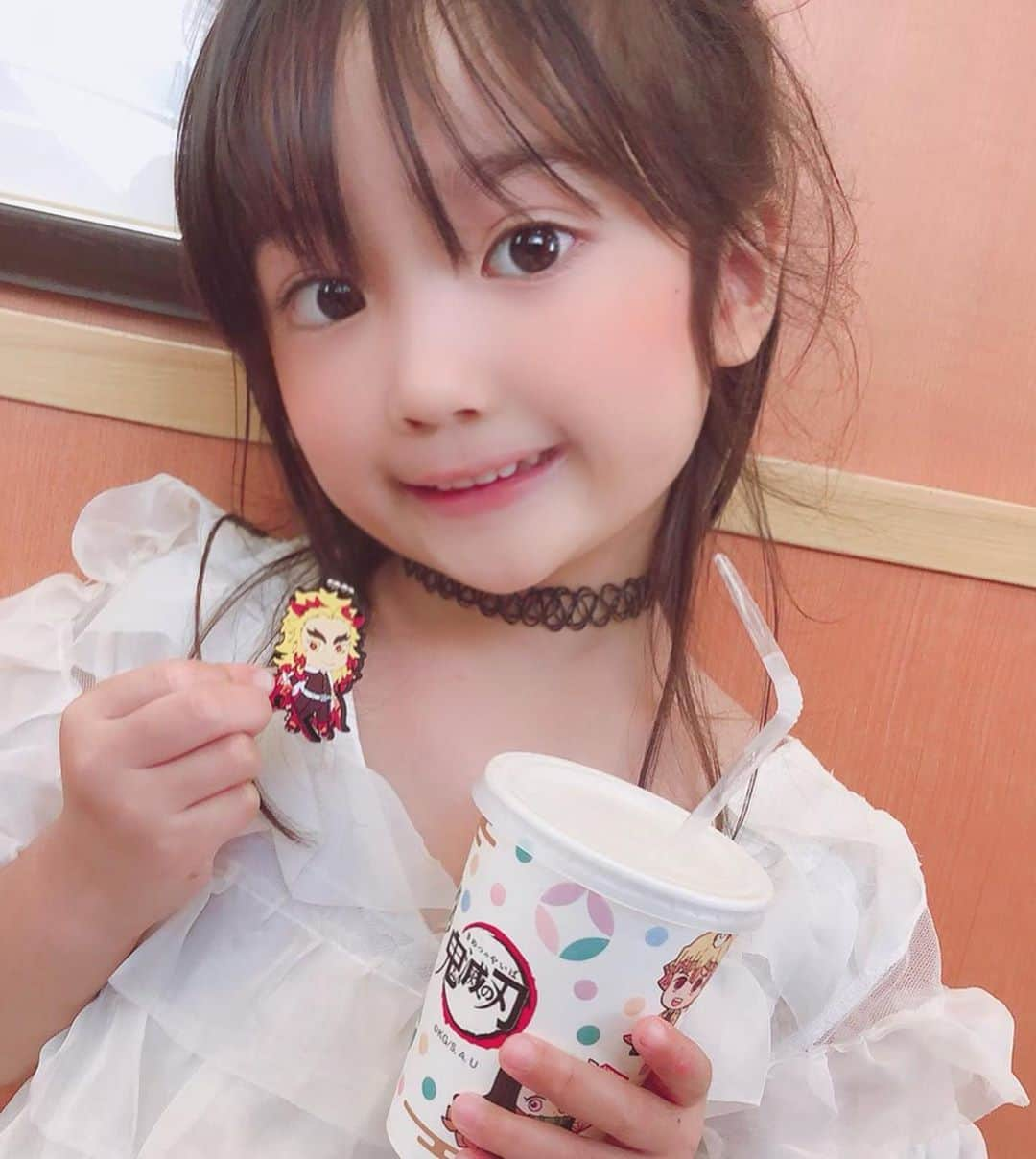 YUAさんのインスタグラム写真 - (YUAInstagram)「鬼滅✨ 今日からくら寿司が鬼滅とコラボ！で行ってきた💦 10回ガチャして3回しか当たらなかった😭 お腹ははちきれそうだけど 全然食べた気しない〜 … … #yua #kidsmodel #鬼滅の刃 #귀멸의칼날 #くら寿司 #くら寿司鬼滅の刃コラボ #japan #데일리그램 #일상 #패션스타그램 #얼스타그램 #육아스타그램 #오오티디 #뷰티스타그램」9月11日 16時30分 - yuagram89