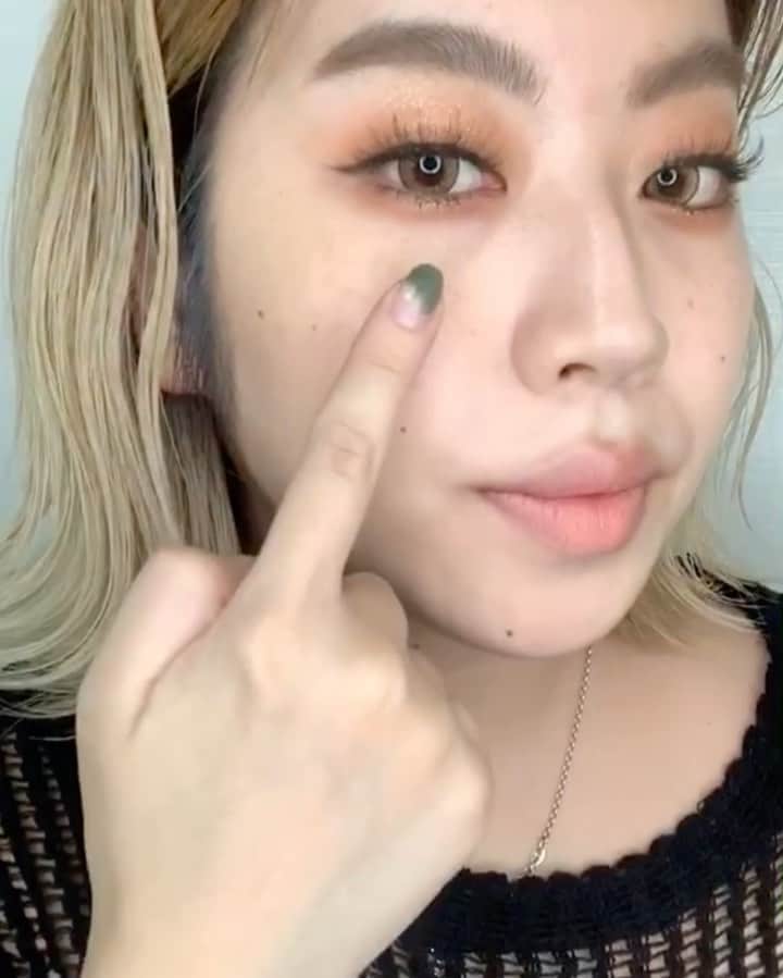M∙A∙C Cosmetics Japanのインスタグラム：「【本日開始】#MACStudioFix キャンペーン 今なら数量限定で、お好きなM·A·C 製品を8,800円(税込)以上のご購入でSTUDIO FIX 限定ブラシをプレゼント✨ ※M·A·C 公式オンラインショップ、伊勢丹新宿本店 @mac_isetan.shinjuku 、アットコスメショッピング @at_cosme 限定 ㅤ 限定ブラシの使い方は動画をチェック👉 1枚目: リキッドファンデーション 2枚目: クッションファンデーション ㅤ 💎本日20時〜 #MACインスタライブ 配信💎 STUDIO FIX 限定ブラシを使用した「簡単ベースメイクテクニック」をM·A·C イベント アーティスト RIE HIROO @lie_0203 がご紹介。 お楽しみに♪ ㅤ 【公式オンラインショップ限定特典】 ☑︎初回ご購入のお客様へ10% OFFクーポンをプレゼント （クーポンコードwelcome）  #MACスタジオフィックス #MACCosmeticsJapan #MACCosmetics #MAC #MACコスメ #マックコスメ #コスメ#コスメ紹介#コスメ好き#コスメレポ #化粧品 #デパコス#コスメマニア#秋メイク#リキッドファンデーション#リキッド#クッションファンデーション#クッション#時短メイク#ベースメイク#潤い#潤い肌#保湿#ツヤ肌#ツヤ肌メイク#ファンデーション#カバー力#毛穴レス」