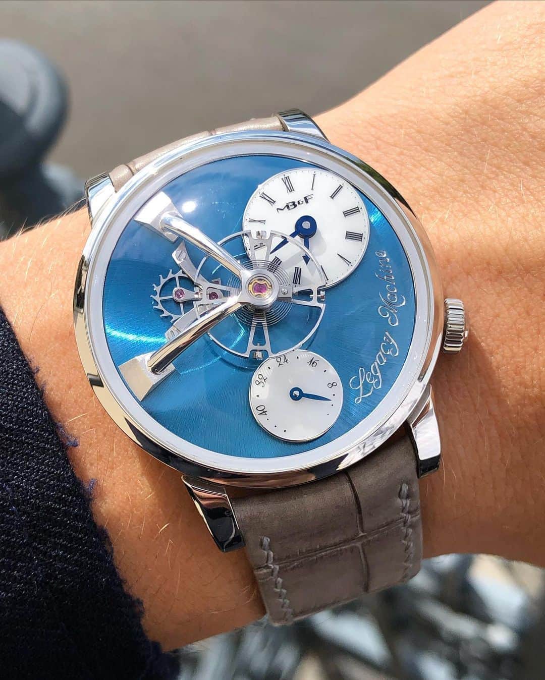 Daily Watchさんのインスタグラム写真 - (Daily WatchInstagram)「Number 33 of 33. The very last piece available via the link in our profile. The incredible @MBandF LM101 in 40mm platinum case with striking blue dial 👀🔍 #DailyWatch」9月11日 16時40分 - dailywatch