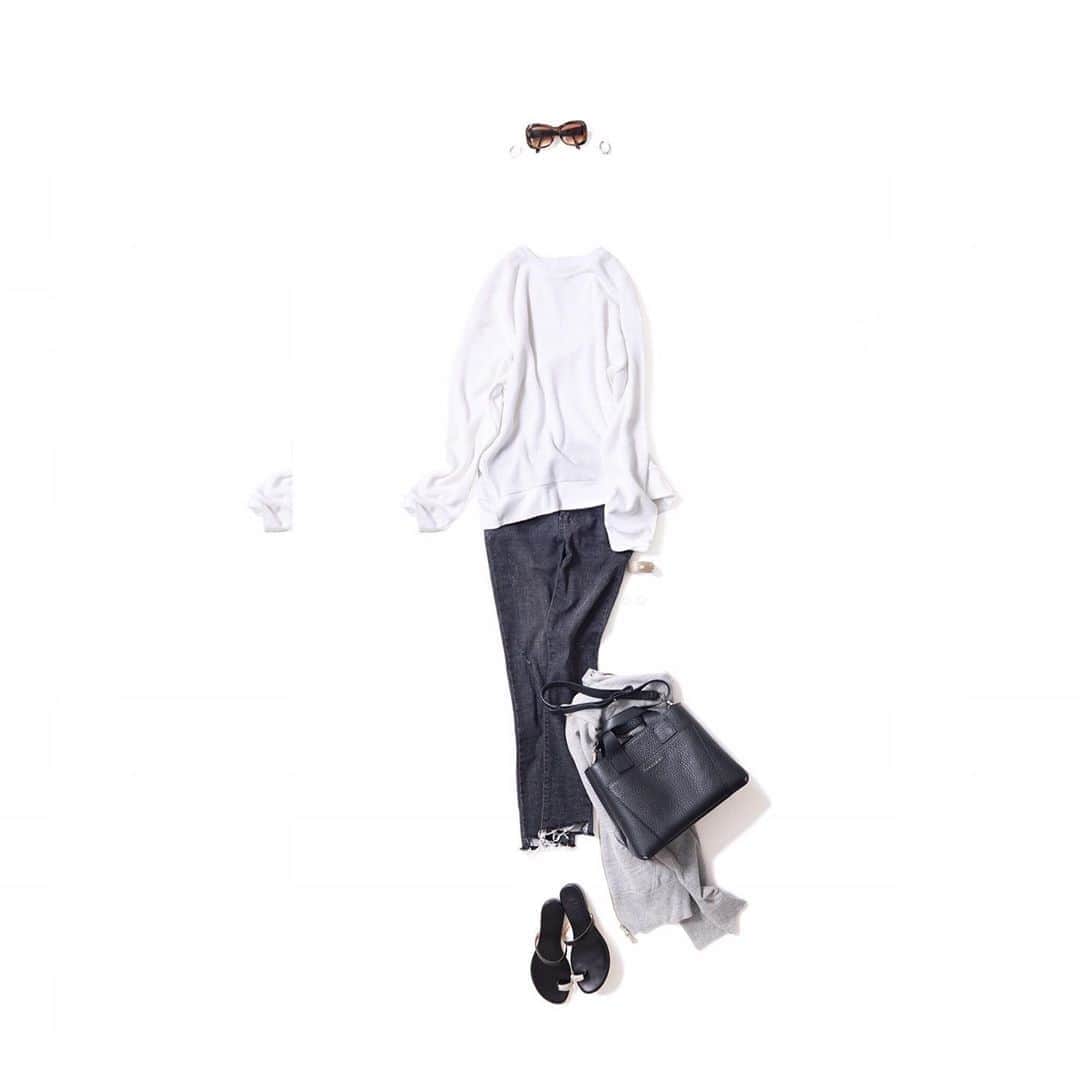のインスタグラム：「・ NEW♦️Coordinate  ・ 2020-09-11 ・ ボーイフレンドスタイル・monotone ・ outer : #soro tops : #gicipi ＃fio pants : #kj accessory : #anthemforthesenses #インデアンクラフト  bag : #orciani shoes : #ilsandaloofcapri other : #pagani  ・ #kkcloset #kkshop #菊池京子 #kyokokikuchi  #コーデ  #code #style #fashion #コーディネート #ootd #wear #follow #happy  #カジュアル #italy #秋 #denim #blackandwhitecat」