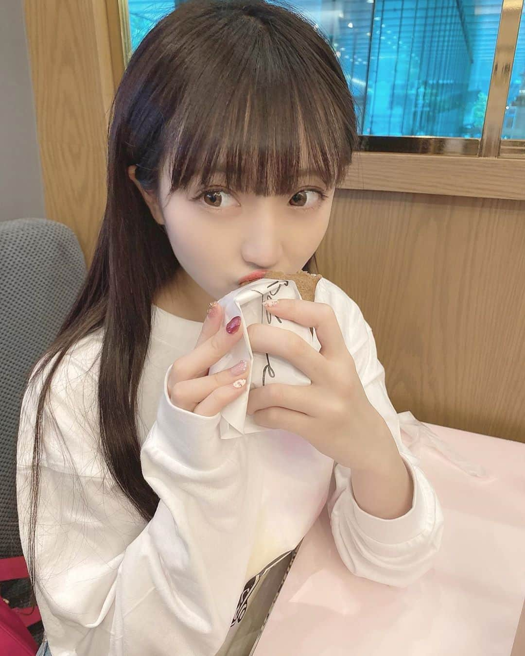 星野麻里愛さんのインスタグラム写真 - (星野麻里愛Instagram)「ぱくっとしてます。 みんな今日何食べたの〜？  #ガレット#名古屋#名古屋カフェ #食べてます#名古屋グルメ #名古屋駅ランチ #galette #ロングヘア#エクステ#ラボビン #ラボビンガレットカフェ」9月11日 16時54分 - maria.pink28